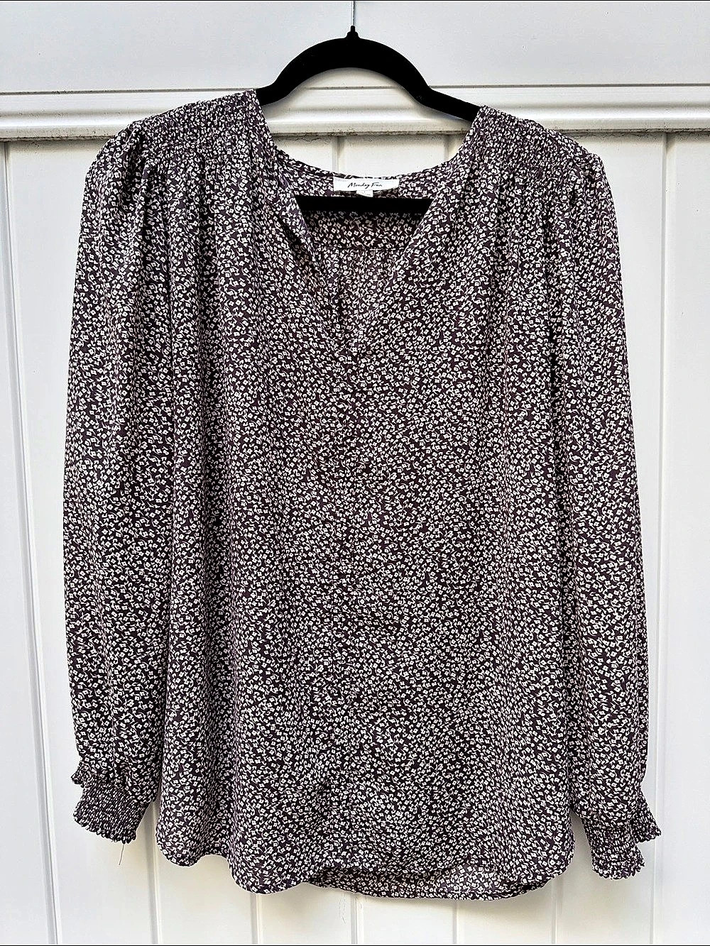 Monday Fun Floral Blouse in Purple & White Size Large Like New